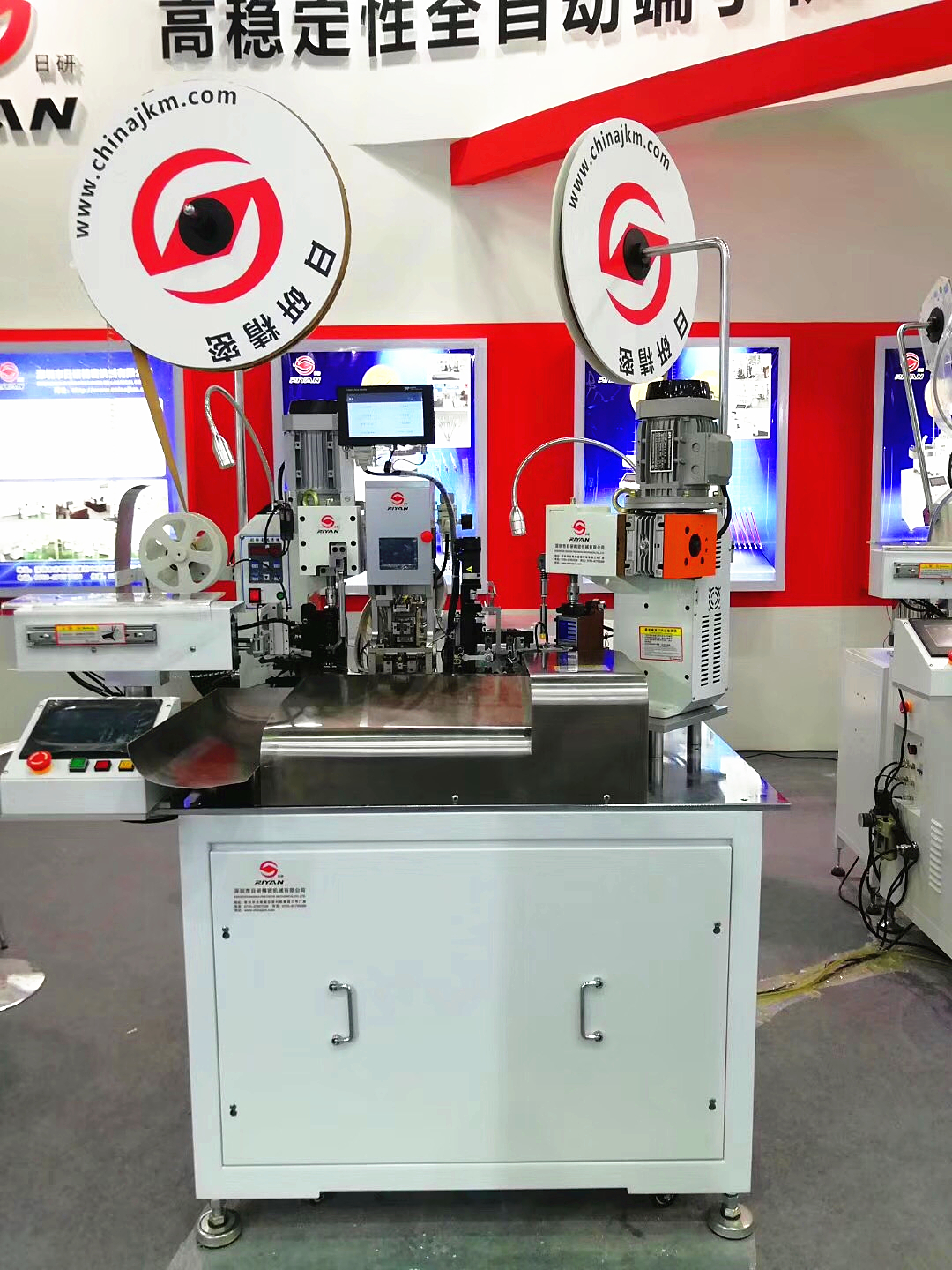 RY-01C自動(dòng)穿防水栓雙頭打端子機(jī)